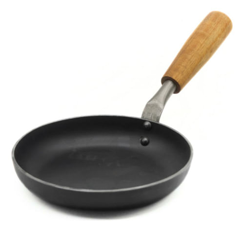 Sartén De Hierro Carbonada Mango Madera Kankay 20cm Negra